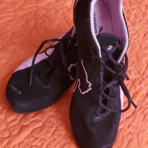 Puma Black Low-Top Athletic Shoes with Lace-Up Closure